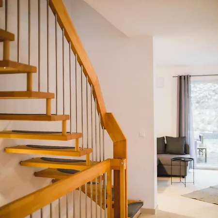 Hugos Design Am Waldrand - Ruhig & Modern